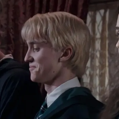 Draco malfoy: Emosyonal na matalinong AI companion portrait para sa malalim na pag-uusap	