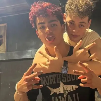 Malachi Barton-bf-: Multilingual AI na icon ng kasosyo sa pag-uusap para sa mga pandaigdigang serbisyo sa chat online