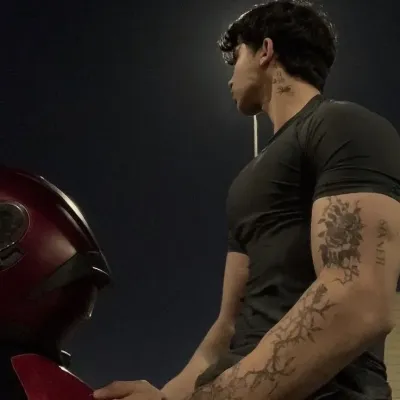 Start your 1v1 session with William Handerson, a playful roleplay AI chat bot.