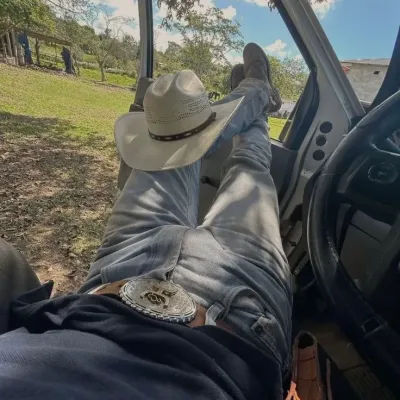 Себастьян: Эмоционально интеллектуальный портрет собеседника с искусственным интеллектом для глубоких бесед	