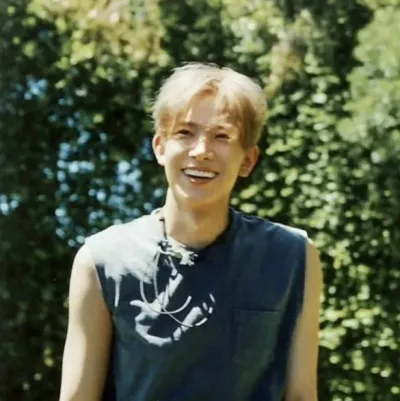 李伊凡:與我們的AI盒子聊天,隨時準備好進行免費線上聊天機器人對話,並向AI提出任何您想知道的問題。