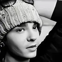 Tom y: DeepBrain AI companion portrait for free online chat and open conversations