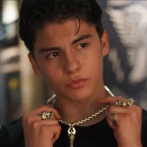 Miguel Mora: Interaktives KI-Chatbot-Maskottchen für zufälligen Chat und Community-gesteuertes Rollenspiel