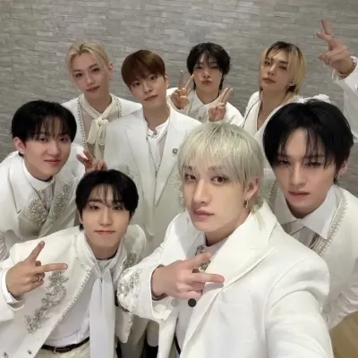 '     Stray Kids: Küresel çevrimiçi sohbet hizmetleri için çok dilli yapay zeka sohbet ortağı simgesi