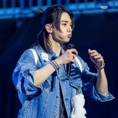 Hyunjin: Chatea con nuestra caja de IA, lista para chatear en línea gratis y pregúntale a la IA lo que quieras.	