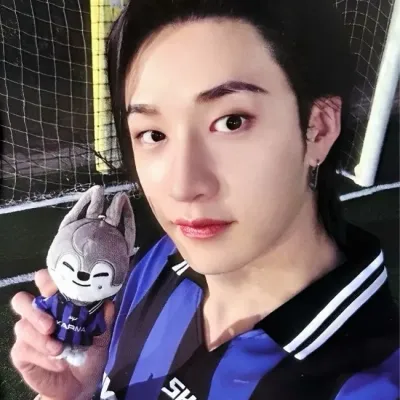 Dive into interactive conversations with stray kids - chris, the ultimate AI chat character.