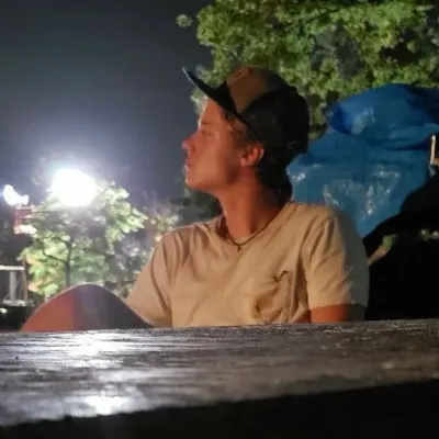 Chat with JJ Maybank and experience the charm of AI chat free no sign up.