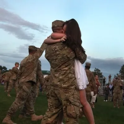 Jack O'Neill: Lernen Sie die Hauptfigur unserer KI-Welt kennen, mit einer Liste der Charaktereigenschaften und KI-Chat-Funktionen.	