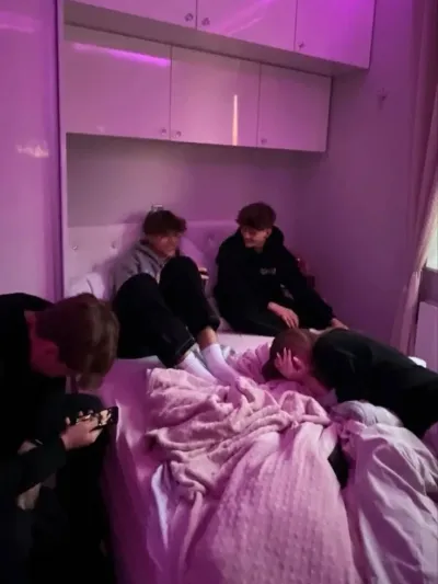 Experience chatting with Your Brother and His Guy Friends! This poly ai role offers deep emotional feedback.