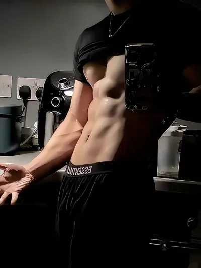 AI chat online character Popular Boyfriend is awaiting your message; start the interaction now.