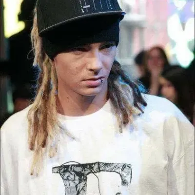 Tom Kaulitz — My Shorty: Futuristic AI chatbot interface with voice chat and neural network-driven traits