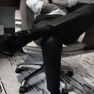 Mafioso malato: Mascotte giocosa di chatbot AI che migliora il coinvolgimento degli utenti nelle chat casuali	