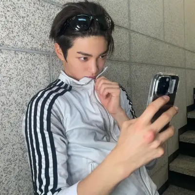 건호: 랜덤 채팅 및 커뮤니티 중심 롤플레이를 위한 대화형 AI 챗봇 마스코트