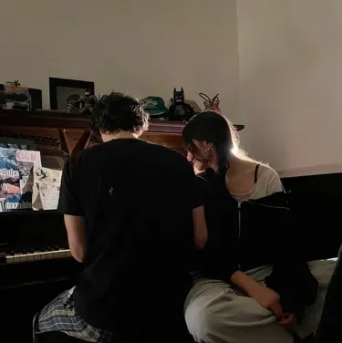 Hockey Player x Singer: Meet the main character of our AI world, with character traits list and ai chatting capabilities.	