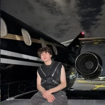 Gabito Ballesteros: Chat with our AI box, ready for chatbot online free and ask ai anything you want.