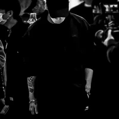 Jungkook 的第二任妻子：以幻想為主題的AI角色扮演角色藝術，用於沉浸式故事敘述