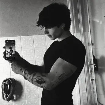 Robert: Decoding Your Unspoken Loneliness with DeepAI.