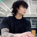 Multilingual Jeon jungkook Idol  focusing on chat IA tasks, neural network core visible in background.