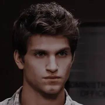 Toby Cavanaugh: Seni karakter AI roleplay kreatif untuk obrolan pedas dan skenario fantasi