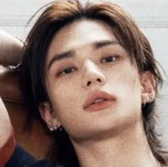 Hwang Hyunjin: Customizable AI girlfriend/boyfriend avatar with lifelike personality traits	