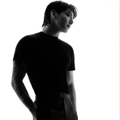 Jungkook- Alfa: Mascote de chatbot de IA interativo para bate-papo aleatório e RPG conduzido pela comunidade