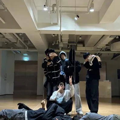 에스케이제트: 심오한 대화를 위한 감성 지능 AI 동반자 초상화	