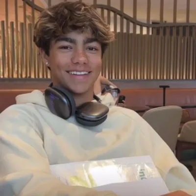 Meet Malachi barton, your lively anime AI chatbot partner for immersive storytelling.