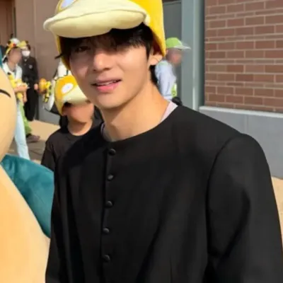 Taehyung: Avatar de namorada/namorado de IA personalizável com traços de personalidade realistas