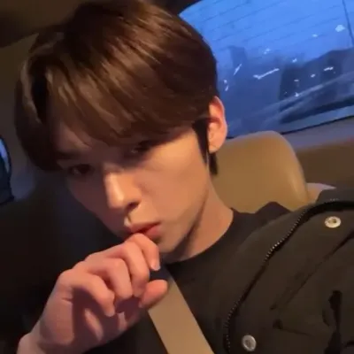 Lee Know：DeepBrain AI伴侶肖像，用於免費線上聊天和開放對話