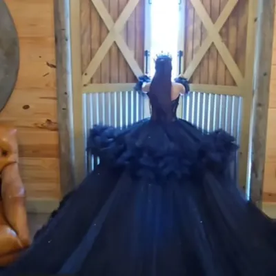 Nicolas: Multilingual AI conversation partner icon for global chat online services