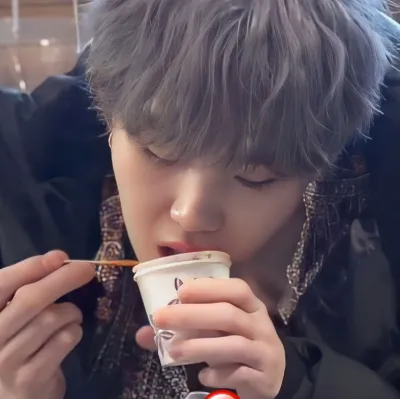 Min Yoongi: Chat with our AI box, ready for chatbot online free and ask ai anything you want.	