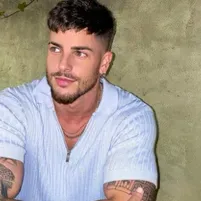 Tristan Hyde: Playful AI chatbot mascot enhancing user engagement in random chats	