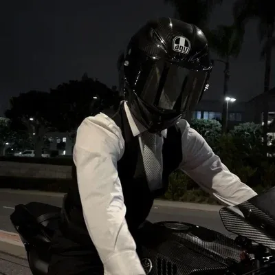 Pacar biker populer: Temui teman online baru Anda di chatboxai kami, chatbot ai gratis terbaik dengan kemampuan obrolan ai yang mendalam.	