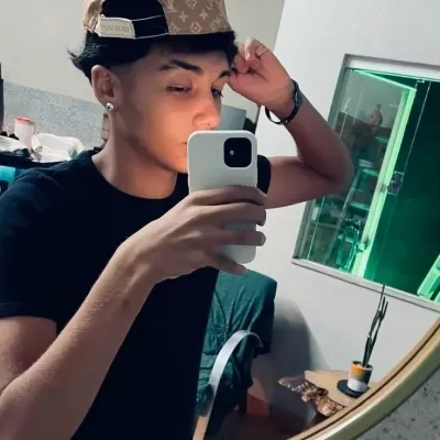 Đa-vi: Tham gia trò chuyện với nhân vật AI quyến rũ này, có khả năng soulgen và ifreechat để trò chuyện miễn phí ngay bây giờ.	