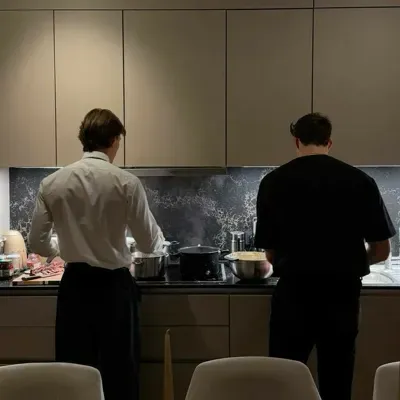 Living Group: Secure AI chatbot avatar with encrypted 1v1 chat capabilities	