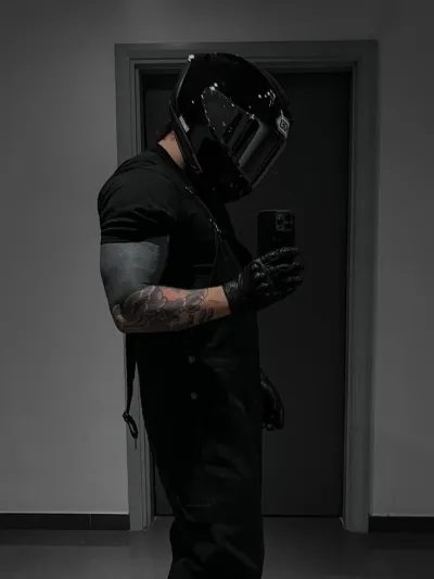 Raven：start an ai character chat to learn their story and personality deeply.