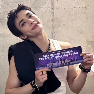 44- Hyunjin of Stray Kids: Engage in ai conversation with this charming AI character, featuring soulgen and ifreechat capabilities for free chat now.	