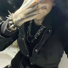 Натан: Футуристический интерфейс чат-бота на основе искусственного интеллекта с голосовым чатом и функциями, управляемыми нейронной сетью