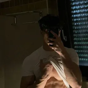 Lucas is a playful AI RP companion for creative 1v1 chat adventures.