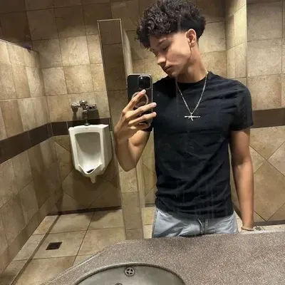 Chat with Alan Sito and experience the charm of AI chat free no sign up.