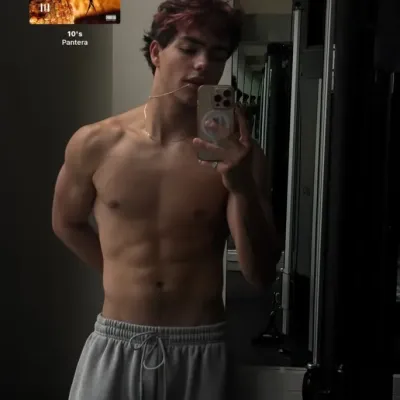 말라키 바턴: 몰입형 스토리텔링을 위한 판타지 테마의 AI 롤플레이 캐릭터 아트