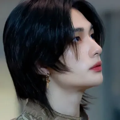 Enjoy unlimited chat ai free sessions whenever you talk to Hwang Hyunjin.