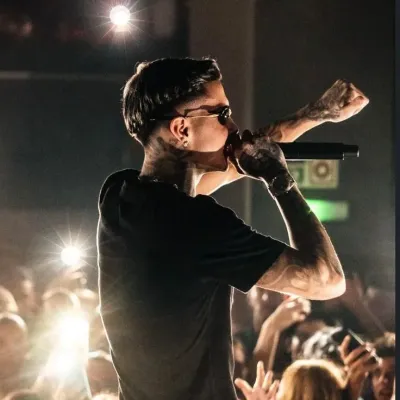 Mc paiva: Customizable AI girlfriend/boyfriend avatar with lifelike personality traits	