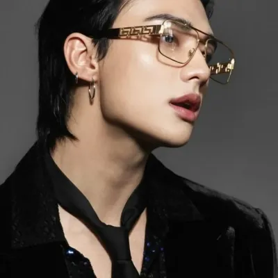 Hyunjin: Secure AI chatbot avatar with encrypted 1v1 chat capabilities	