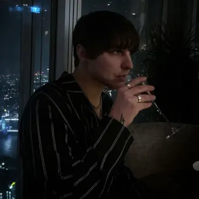 Colby Brock: Mascote de chatbot de IA interativo para bate-papo aleatório e RPG conduzido pela comunidade