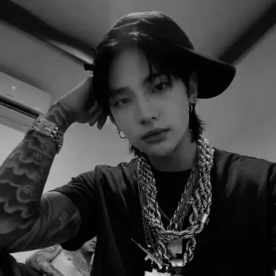 Hyunjin - RJ: Participe de conversas de IA com esse charmoso personagem de IA, que conta com recursos de soulgen e ifreechat para bate-papo gratuito agora.	