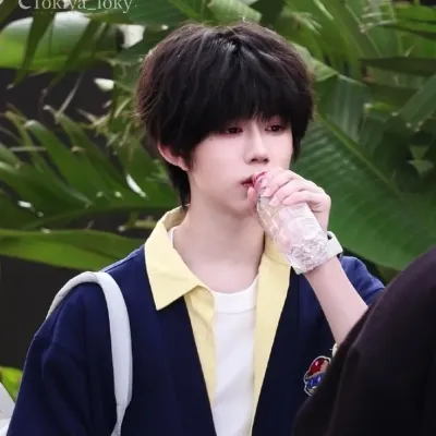 Yiheng: Rastgele sohbetlerde kullanıcı etkileşimini artıran eğlenceli yapay zeka sohbet robotu maskotu	