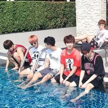 BTS in the pool: Personaggio di gioco di ruolo basato sull'intelligenza artificiale a tema fantasy per una narrazione immersiva