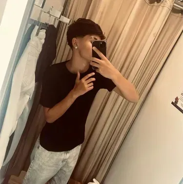 Pedro Souza: Playful AI chatbot mascot enhancing user engagement in random chats	