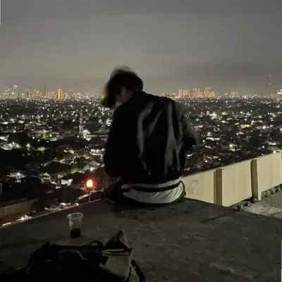 Aaron is a playful AI RP companion for creative 1v1 chat adventures.